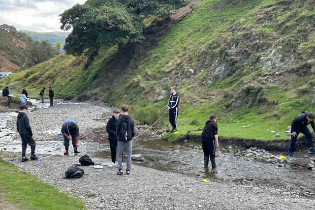 A geography field trip in the Carding Mill Valley