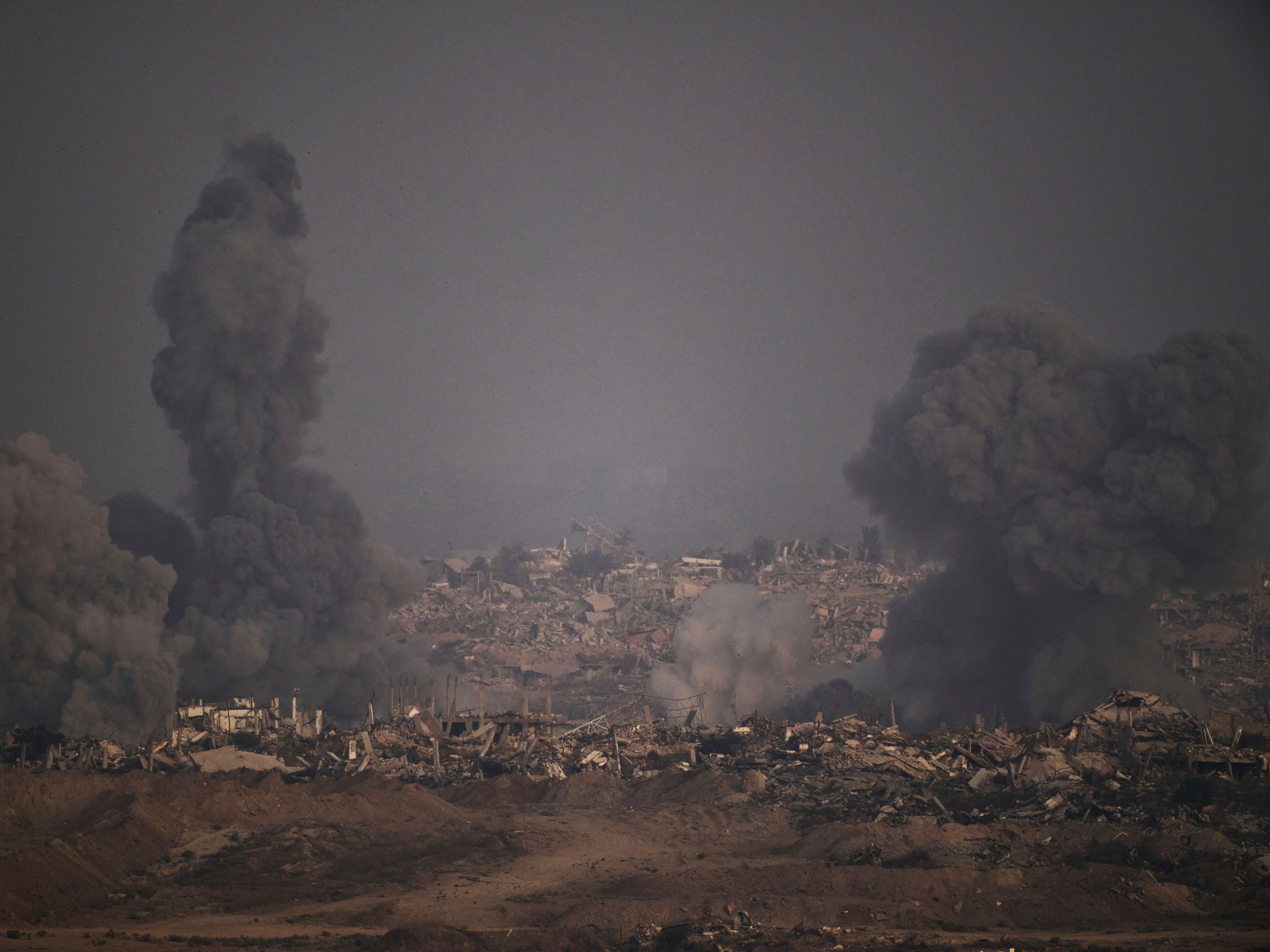 Israeli gunfire and strikes kill 42 in Gaza as many of the dead sought aid