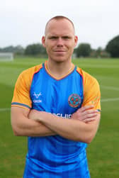 Anthony Scully has penned a one-year contract at Shrewsbury.