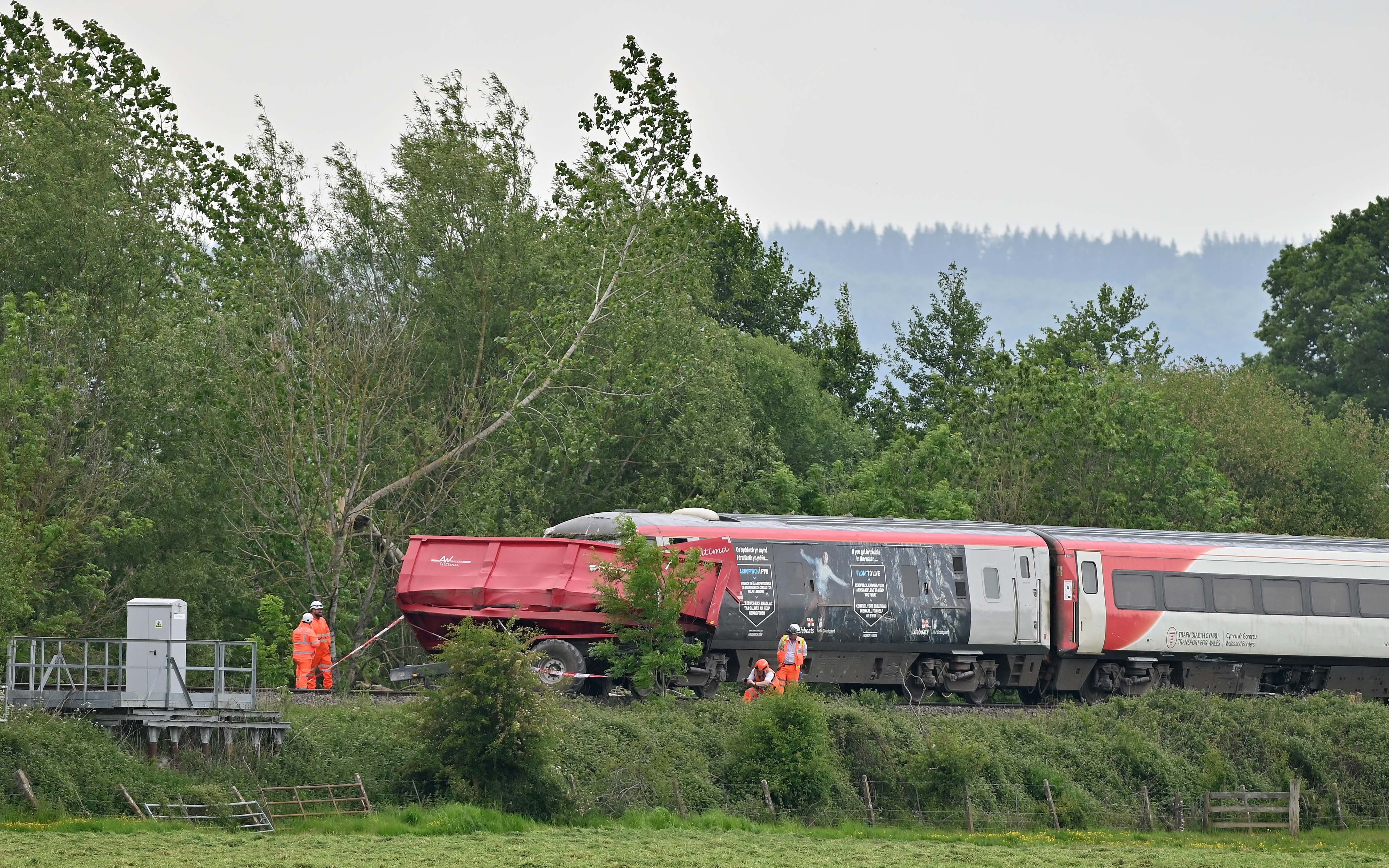 Man airlifted to hospital after train hits tractor trailer on level ...