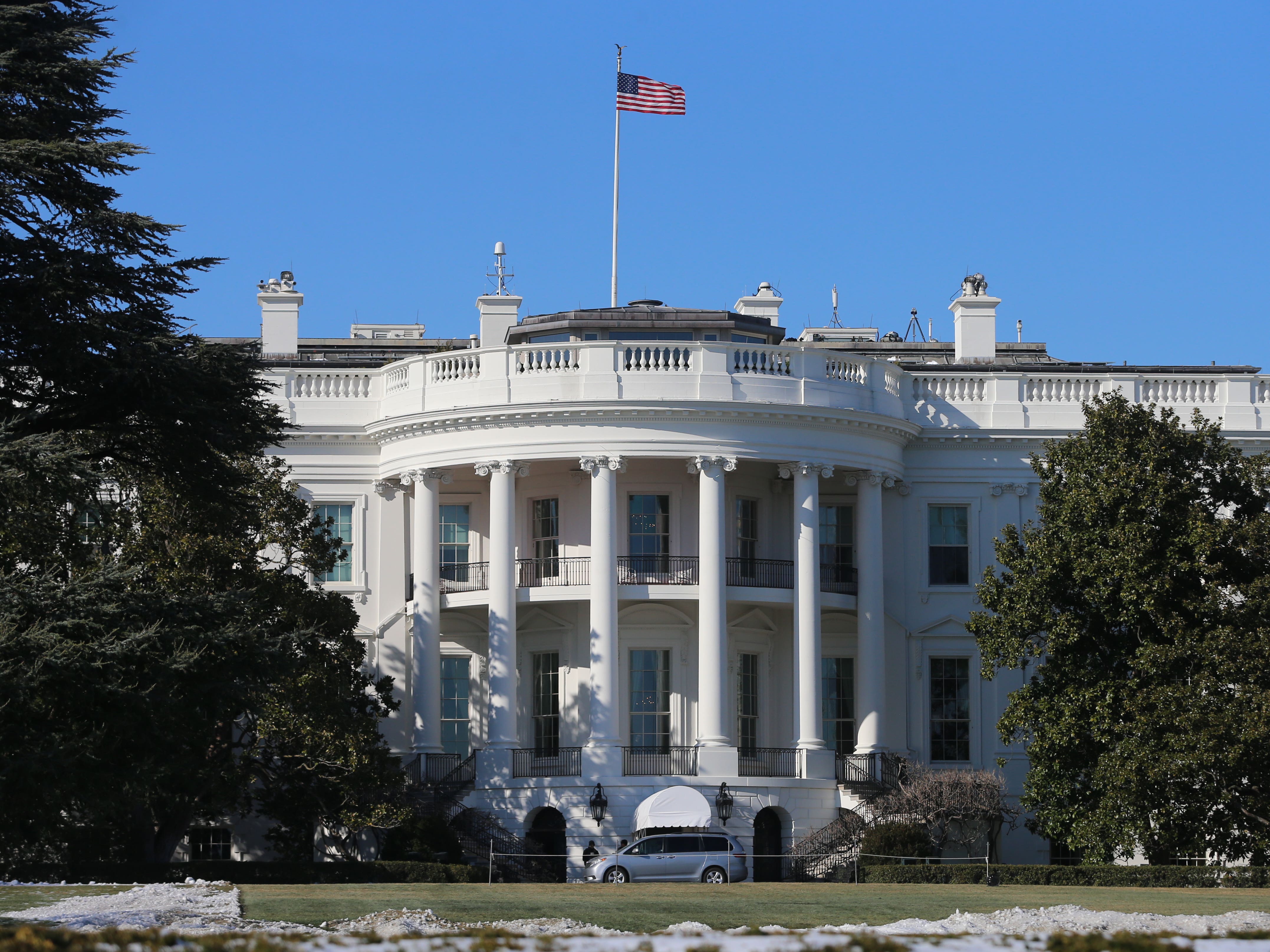 Armed man shot by US Secret Service near White House, say authorities