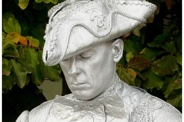 Mark Jones - Human Statue