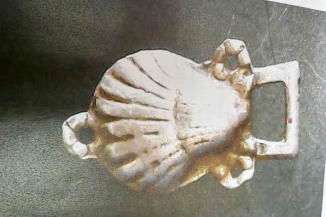 A post-medival dress fastener discovered in Shropshire
