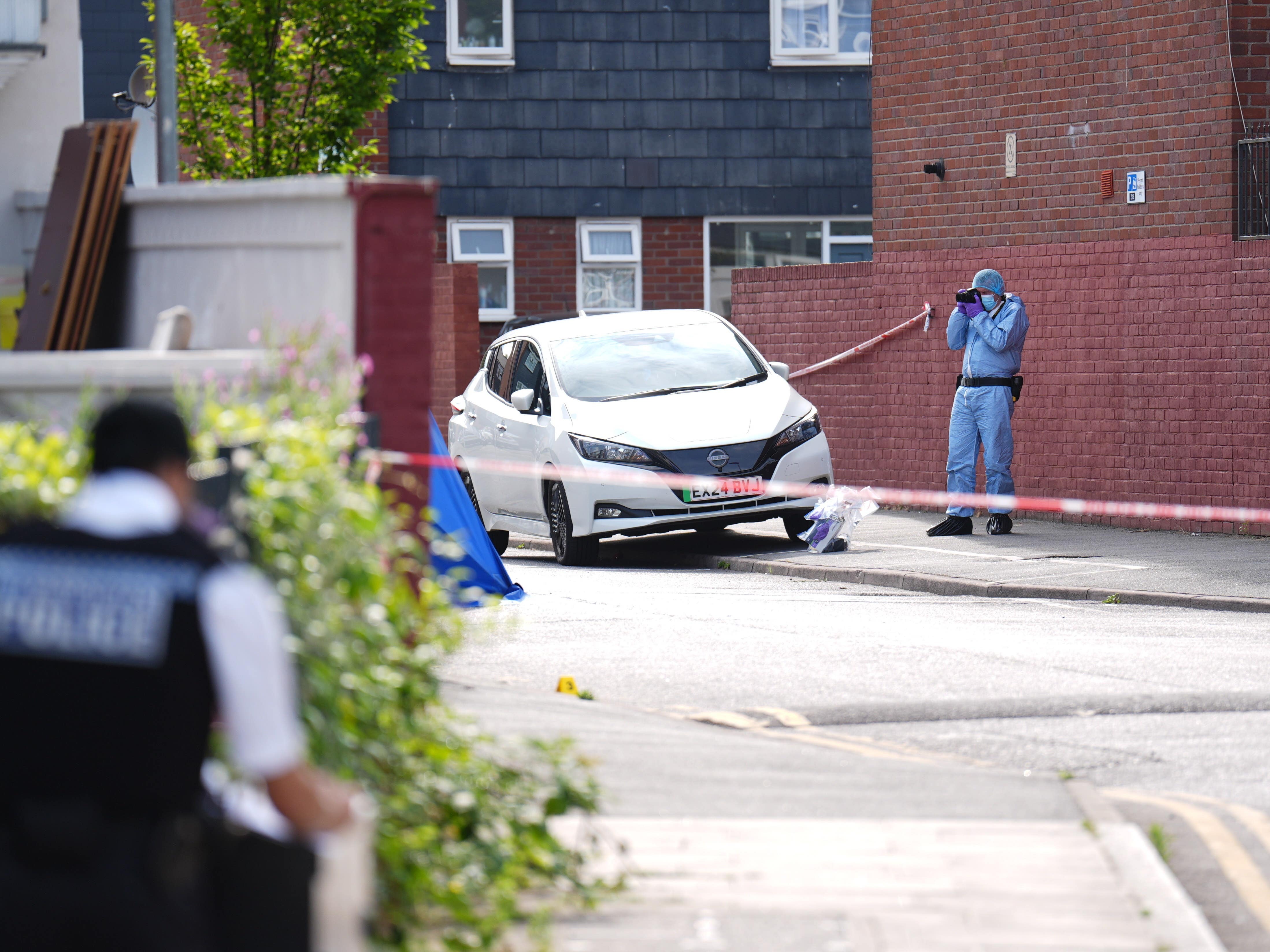Teenager arrested over fatal stabbing of 15-year-old boy