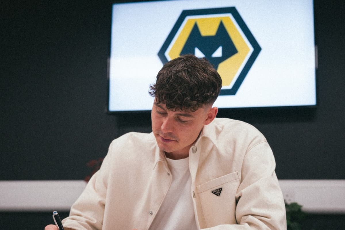 Wayne Messmer Wolves Wolves make statement striker signing