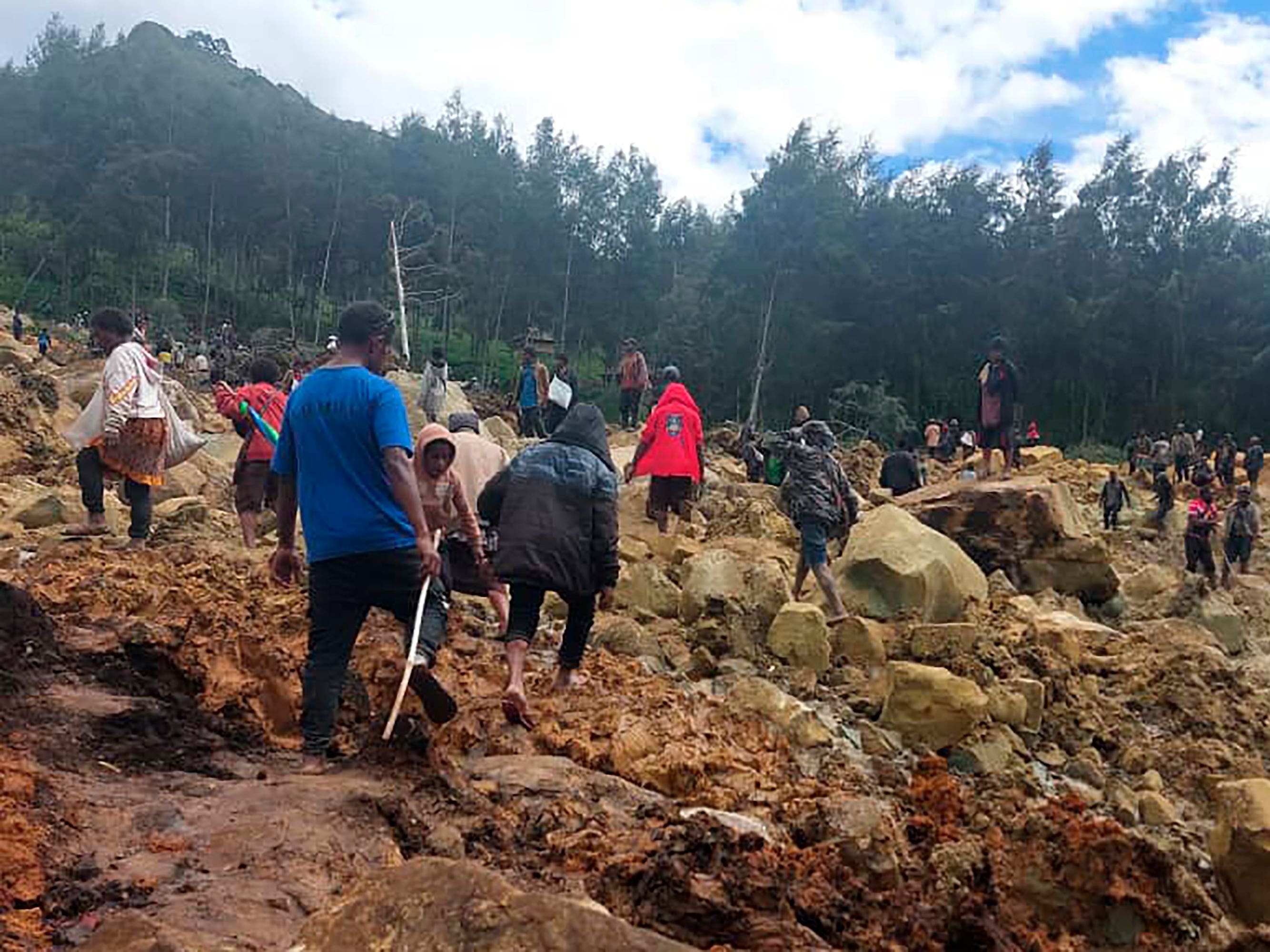 Survivors of massive Papua New Guinea landslide moved to safer ground