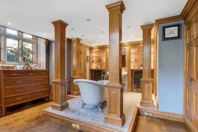 An oppulent bathroom
