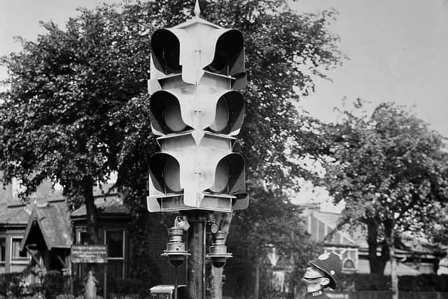 A police officer admires Birmingham's first "robot traffic policeman"