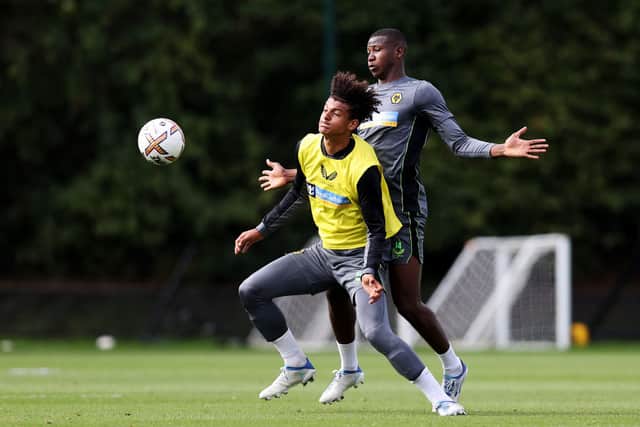 Leon Chiwome in training against first team defender Yerson Mosquera (Getty)