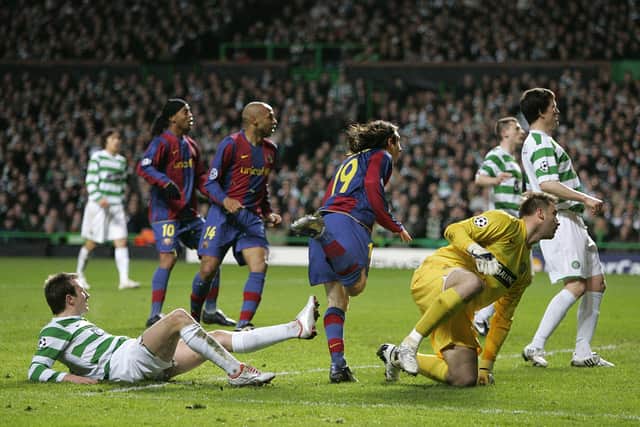 Celtic's Lee Naylor (l) and goalkeeper Artur Boruc look on as Barcelona's Lionel Messi (c) scores the equalising goal.