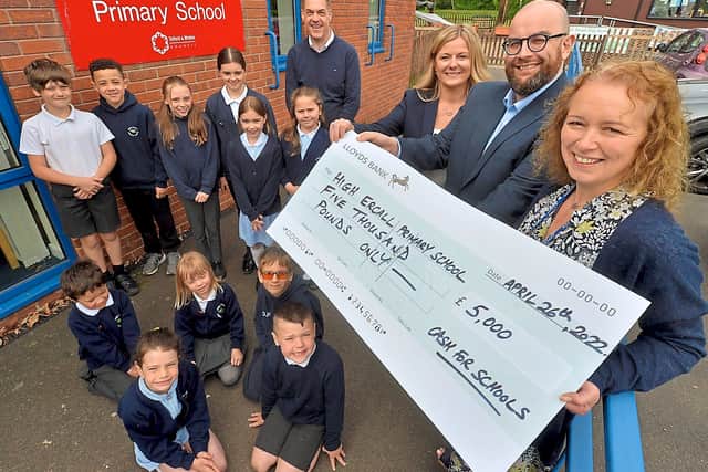 £5,000 – High Ercall Primary School staff and pupils receive their cheque