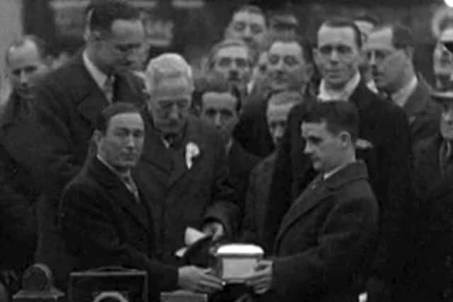 A huge crowd turned out to welcome home Gordon Richards in December 1933. This is a still from a British Pathe newsreel showing Steve Donoghue presenting a silver casket to Gordon during a civic reception