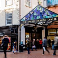 Free live magic show for families at Shrewsbury shopping centre