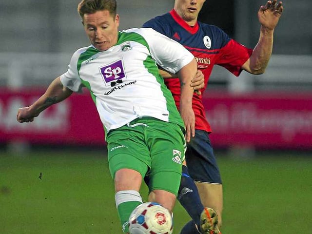 Nathan Jarman of North Ferriby United and Neill Byrne of AFC Telford United