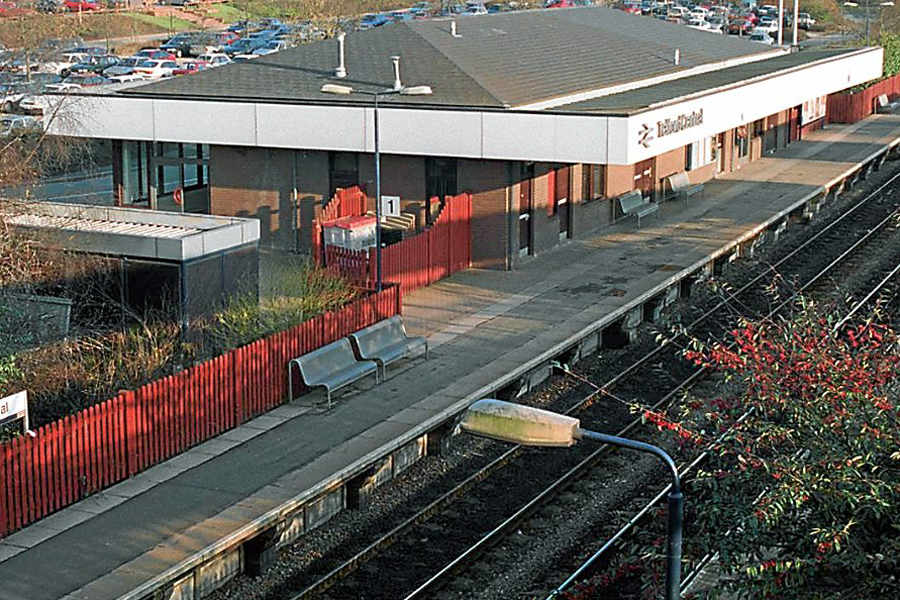 Polizei fordert Anwohner auf, Fahrräder nach Diebstahl am Bahnhof Telford ...