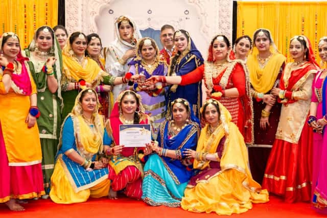 Giddha dancers