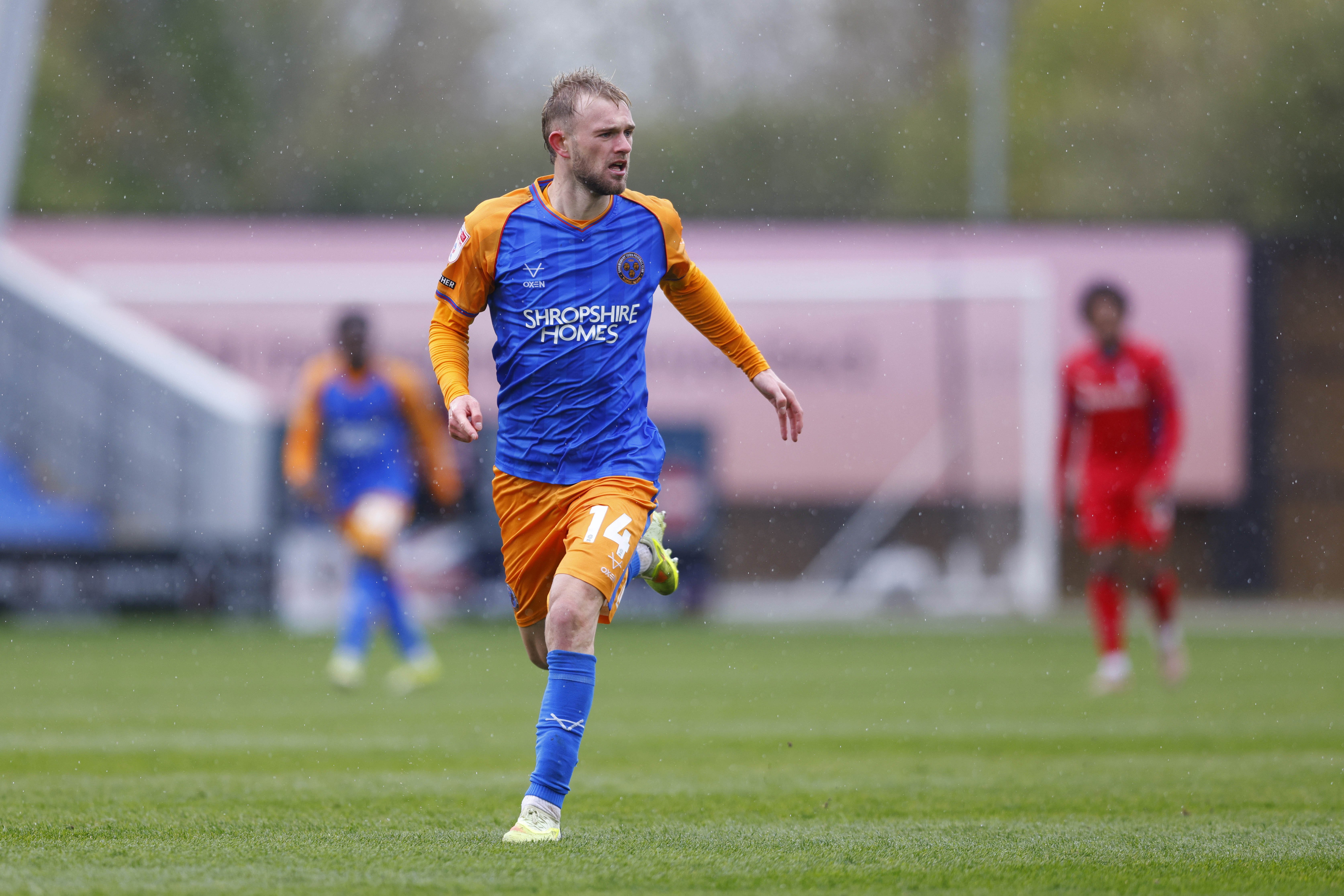 'Lacks class' - Gavin Cowan fires message over Taylor Perry contract ...