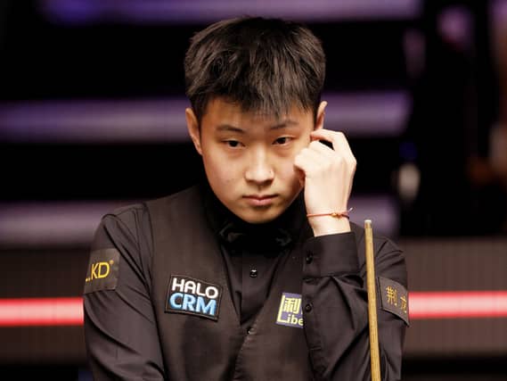 Zhao Xintong contemplates a shot at the Crucible.
