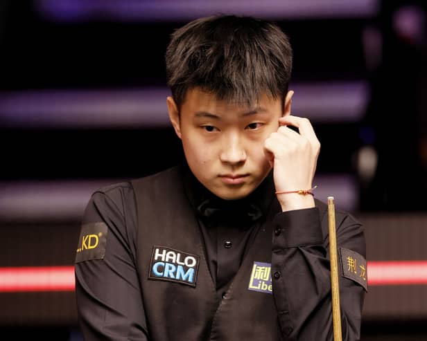 Zhao Xintong contemplates a shot at the Crucible.