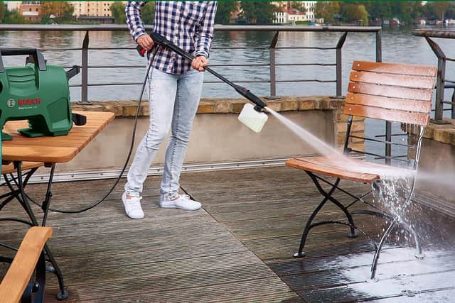 The detergent bottle is ideal for cars and furniture