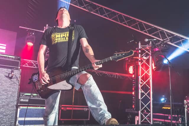 Ash delivered a set-list packed with classics. Picture: Ian Knight / Z70 Photography