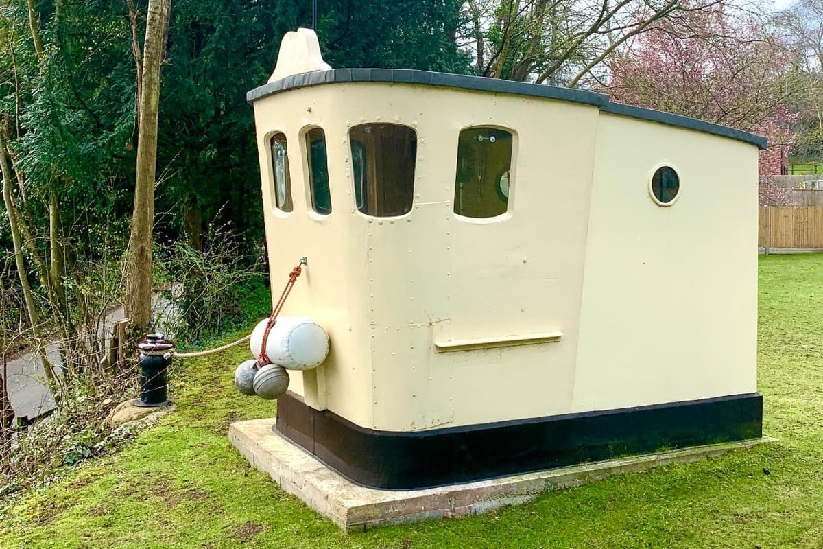 See the incredible Shropshire shed made out of a boat wheelhouse entered ...