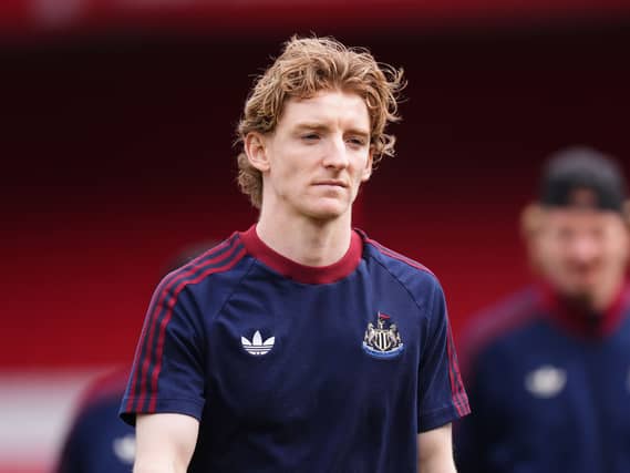 Anthony Gordon is travelling to Spain ahead of a proposed move to Barcelon
