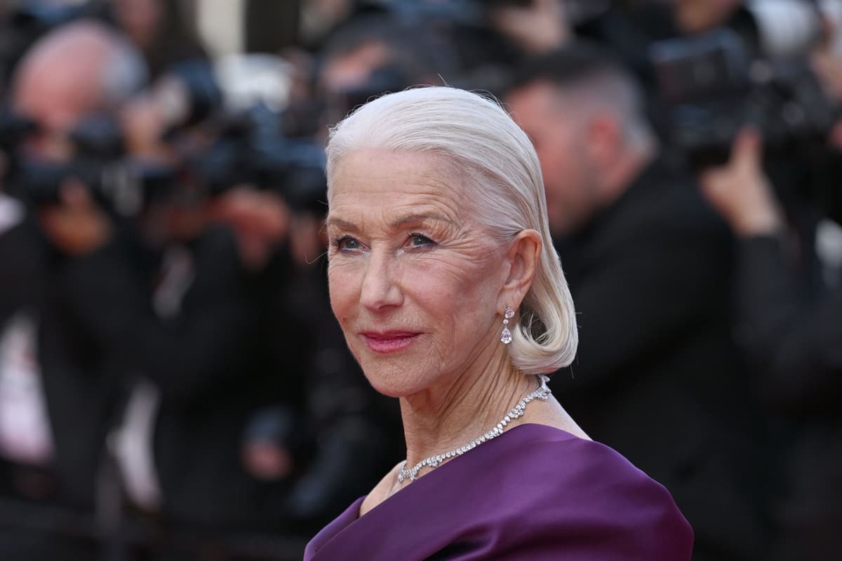 Die Polizei prüft antisemitische Beleidigungen gegen Dame Helen Mirren als ...
