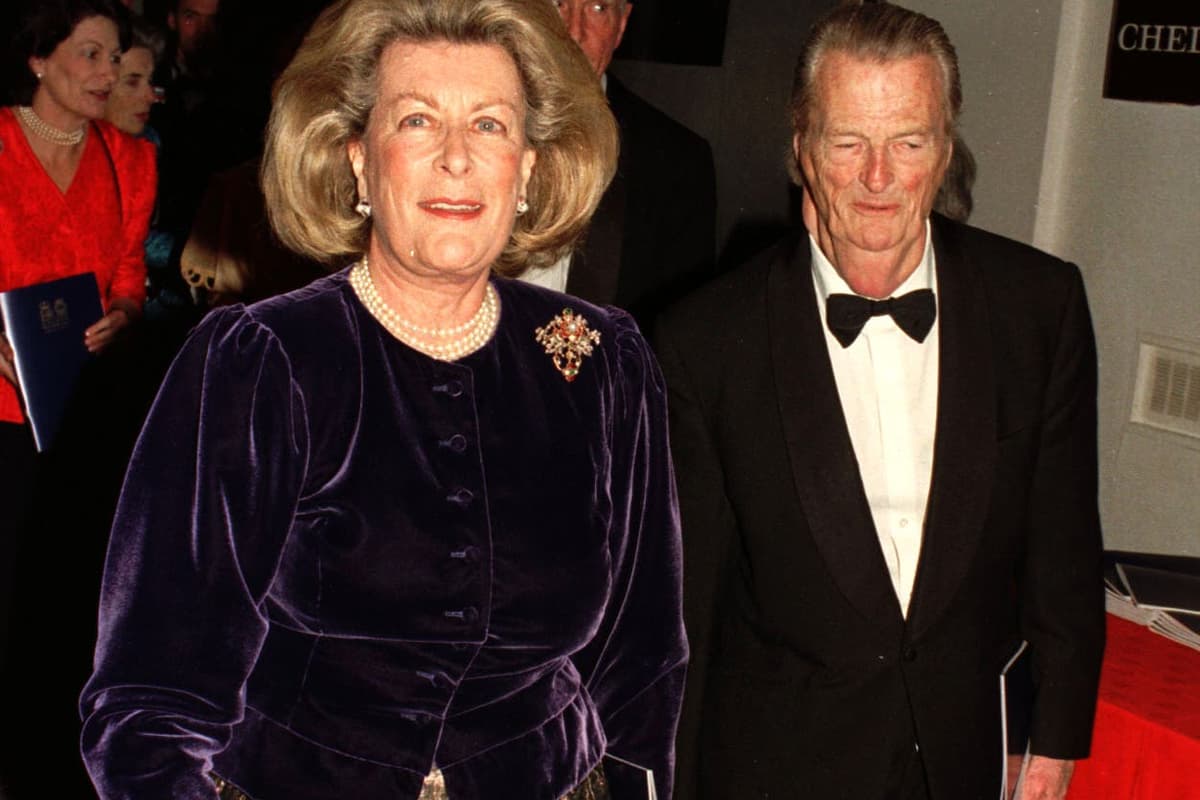 Lady Pamela Hicks, Brautjungfer von Königin Elizabeth II. ...