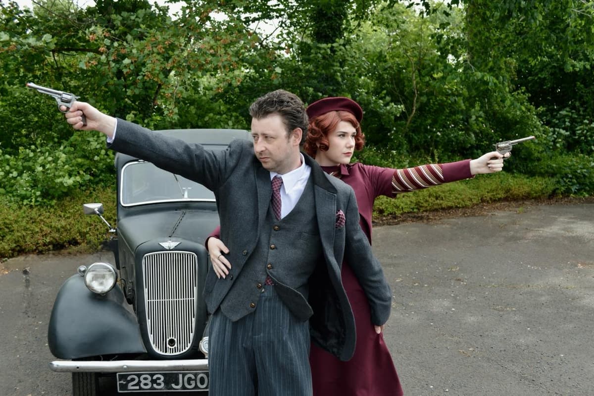 Bonnie und Clyde werden die Bühne in Bridgnorth überfallen.