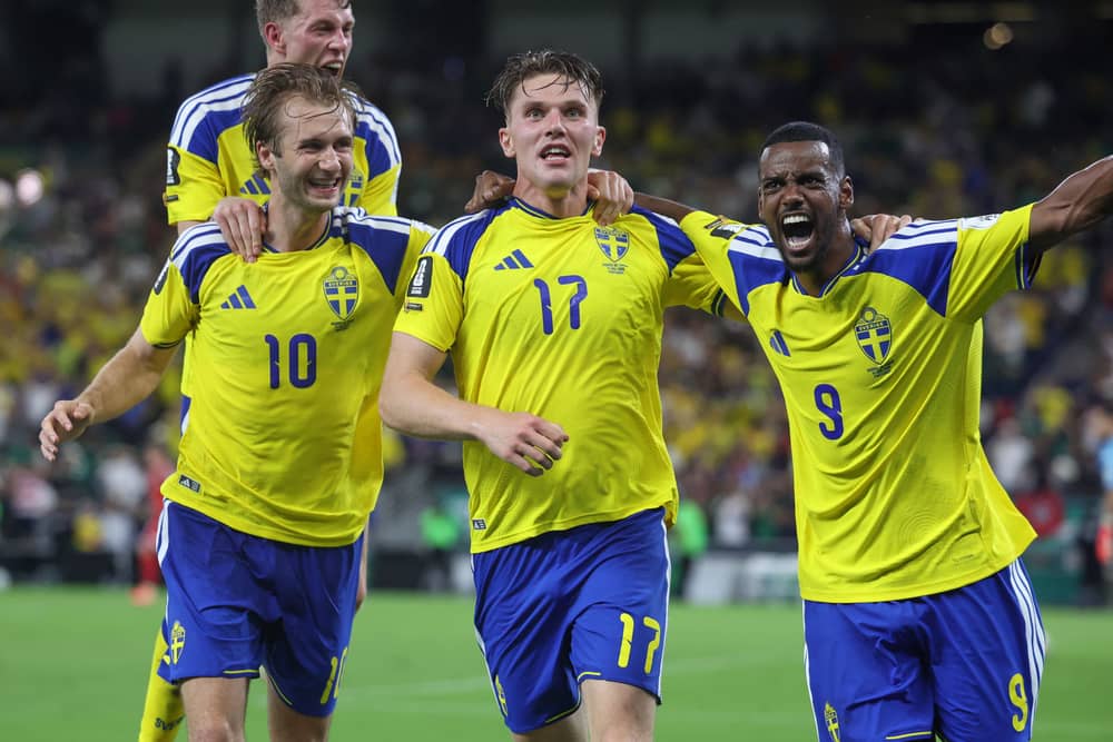 Alexander Bernhardsson, Benjamin Nygren (10) and Alexander Isak (9) celebrate with Viktor Gyokeres (17) after he scored to put Sweden up 3-1