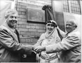 The 1986 plaque unveiling, from left are Mayor of Wem Pauline Dee with descendant of Wem's Norman first Baron
Pierre de Panthou of Normandy, and Dr George Arden, descendant of a pre-1066 Wem farm owner.