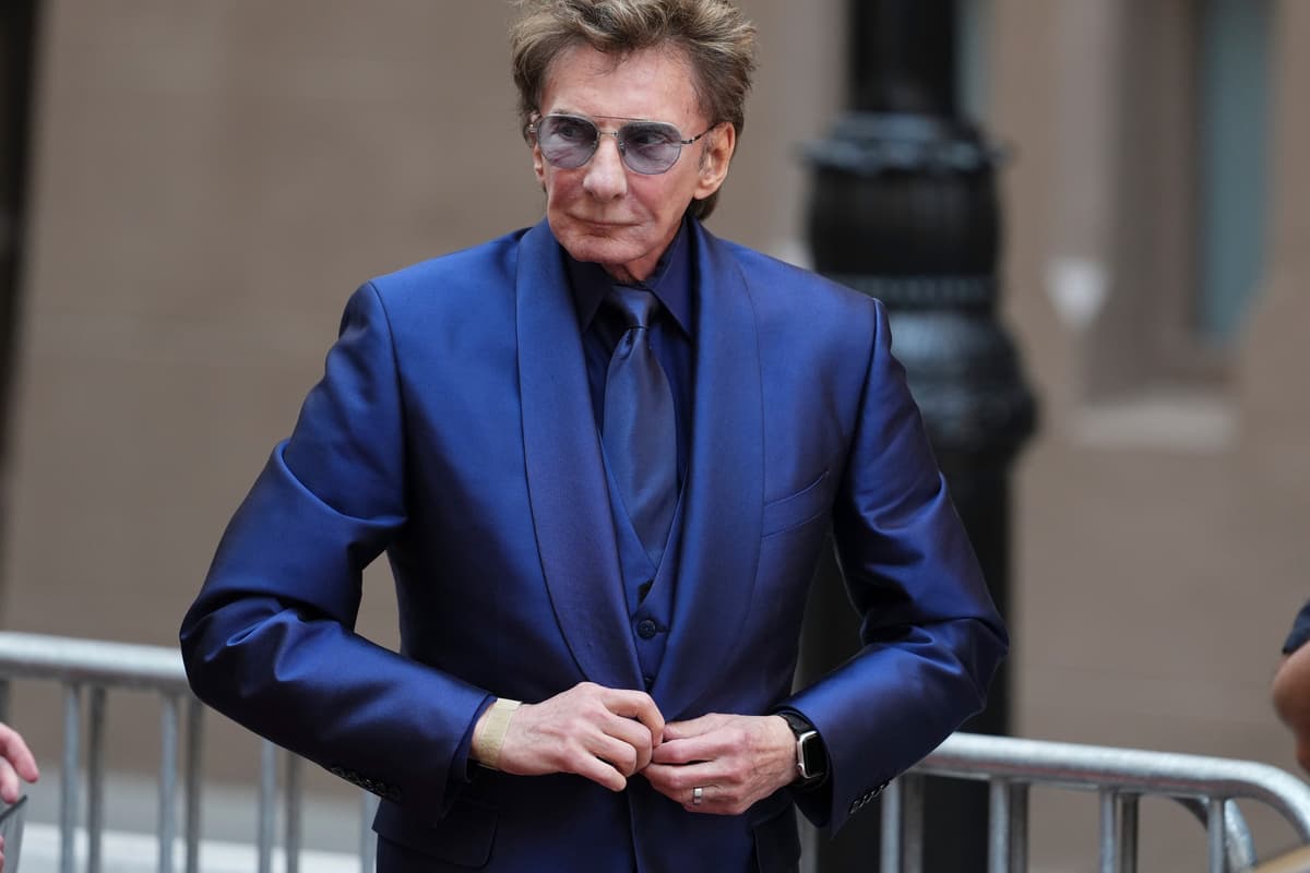 Dionne Warwick, Barry Manilow and Stevie Wonder honour Clive Davis at ...