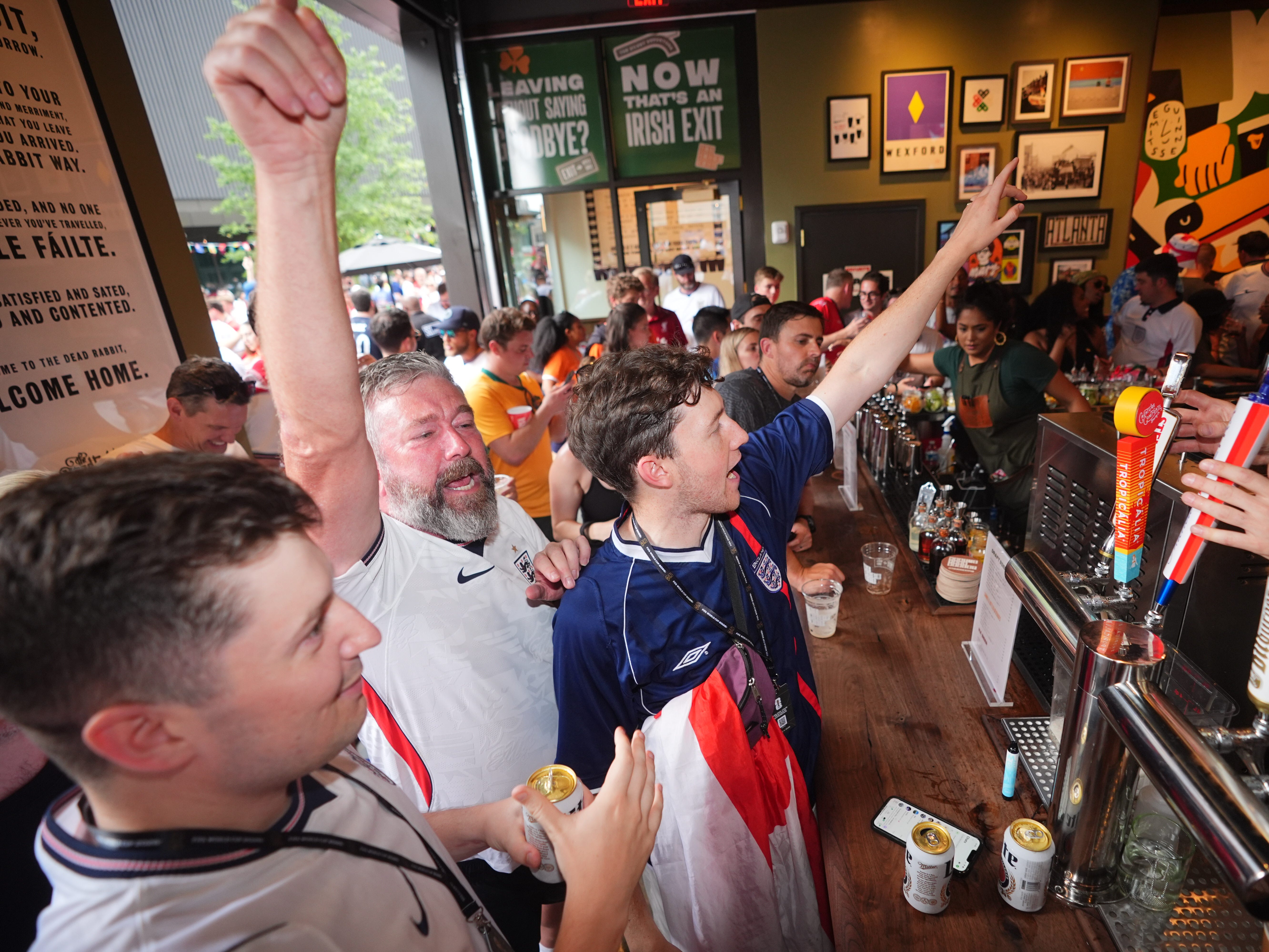 Police chiefs condemn timing of decision to let pubs stay open for England ...
