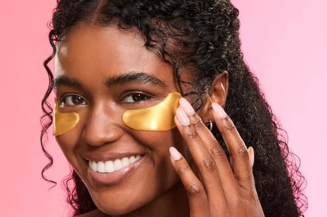 The Grace & Stella Gold Under Eye Masks are designed to help reduce the appearance of puffiness and dark circles as part of a skincare routine