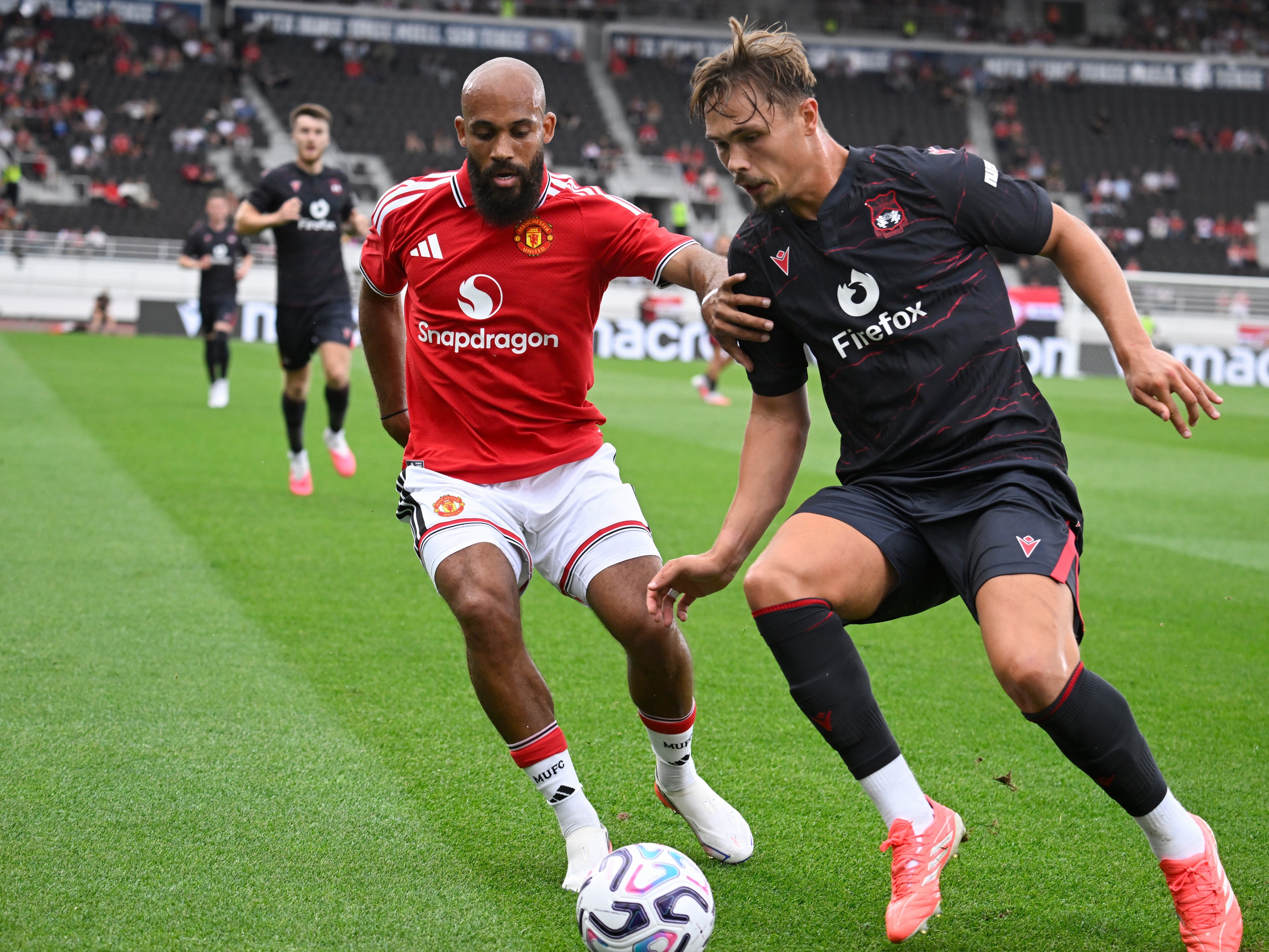 Wrexham schlägt Manchester United in einem Testspiel in Helsinki.