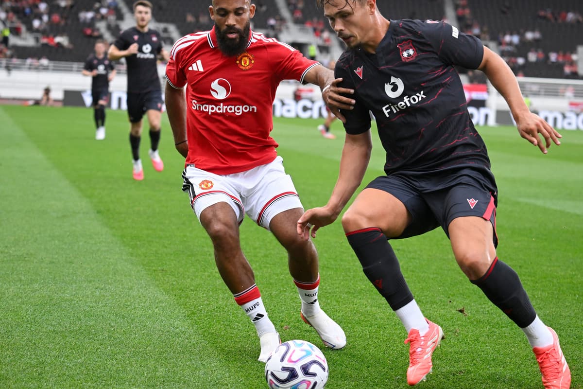 Wrexham schlägt Manchester United in einem Testspiel in Helsinki.