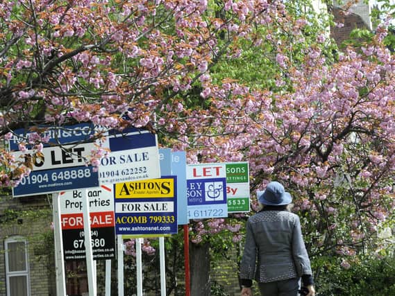 Estate agents' boards