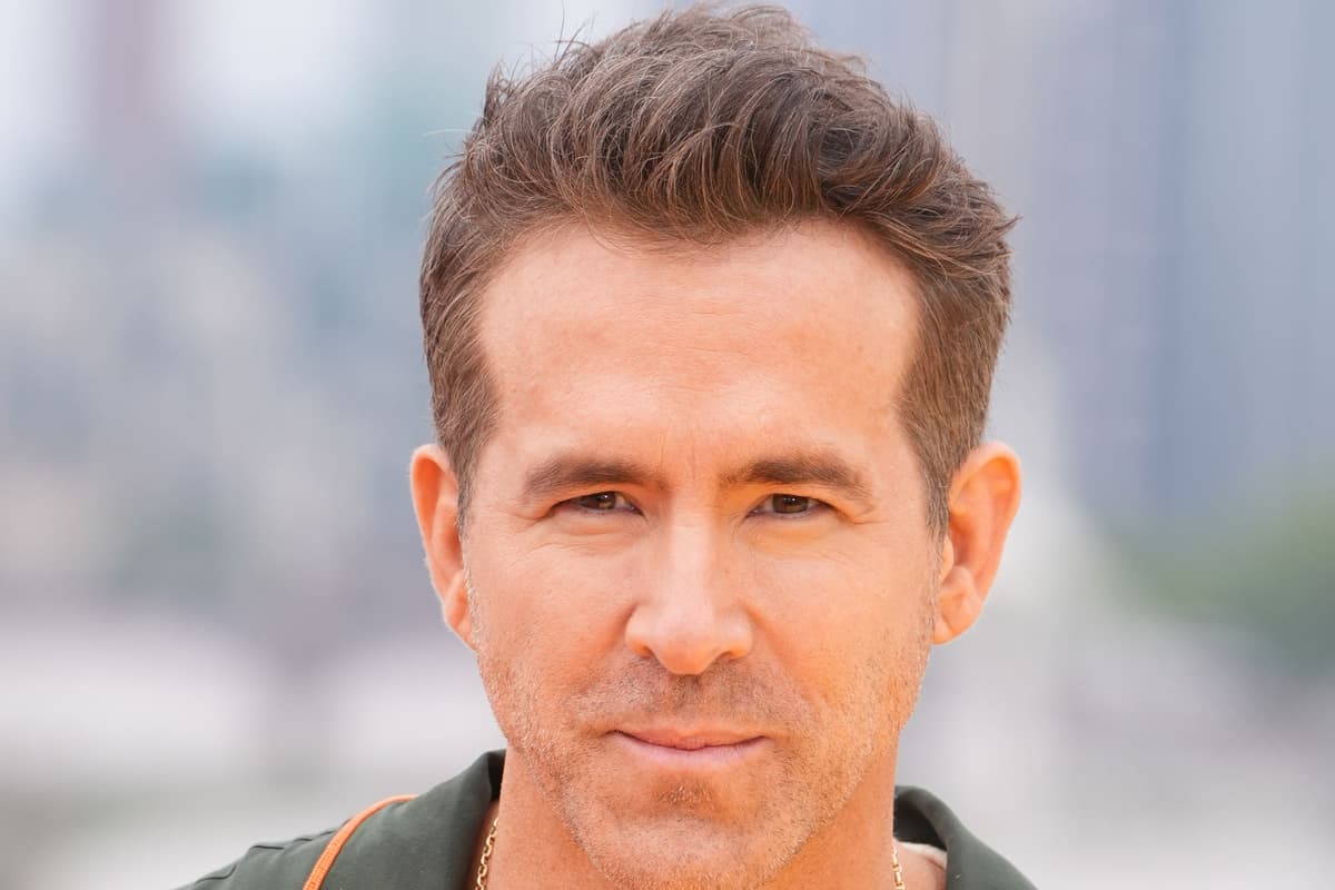 Ryan Reynolds als Deadpool verkleidet auf der Comic-Con