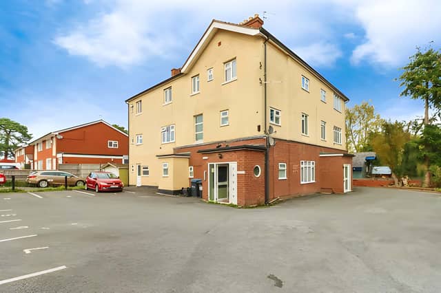 This well-maintained apartment building places residents within easy walking distance of the heart of Shrewsbury.