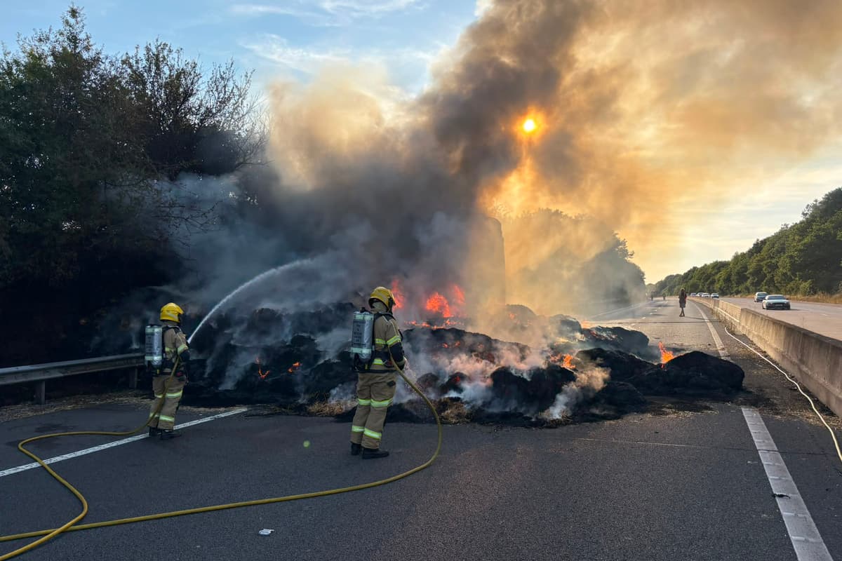 Abschnitt der M54 nach Lkw-Brand bei Cosford weiterhin gesperrt