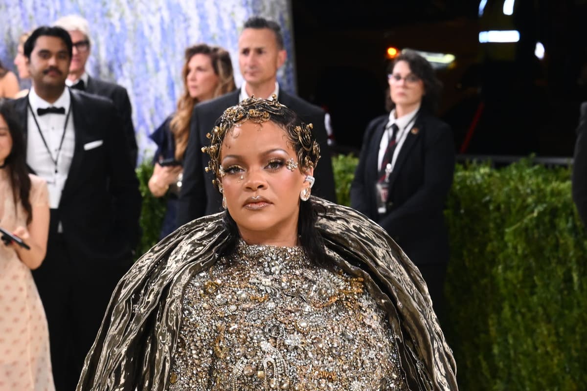 Rihanna shares photos with her three children in front of Barbados ...