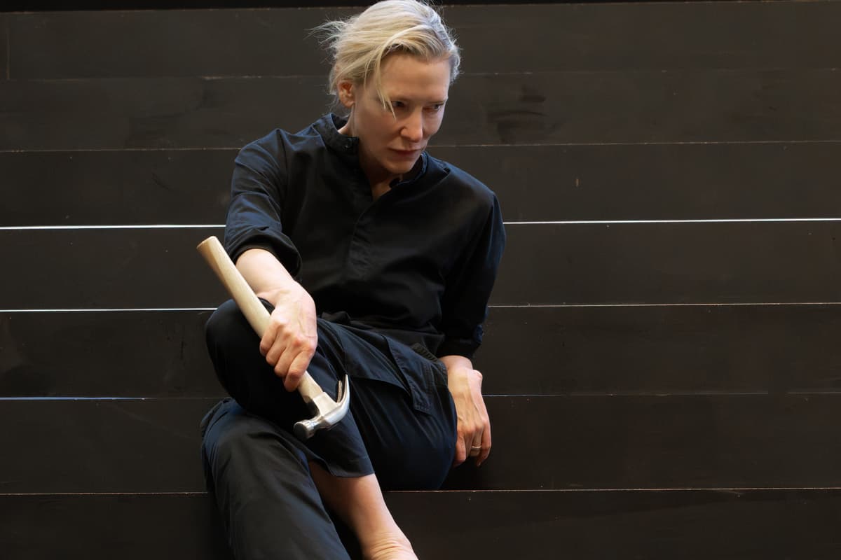 Cate Blanchett wields hammer in rehearsals for ‘intense’ National Theatre ...