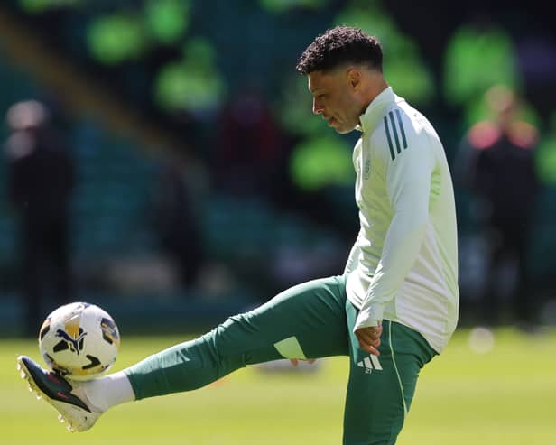 Alex Oxlade-Chamberlain warms up