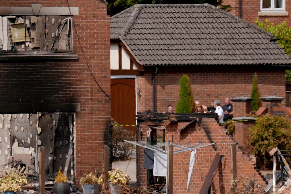 Angela Rayner visits homes struck by Stourbridge wildfire