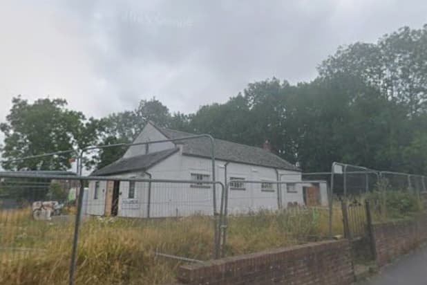 Der Plan zum Bau von Wohnhäusern auf dem Gelände einer alten Kirche in ...