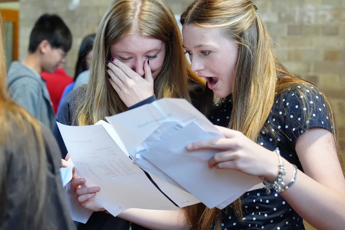 Die besten GCSE-Noten steigen, aber die Bestehensquote kehrt auf das ...