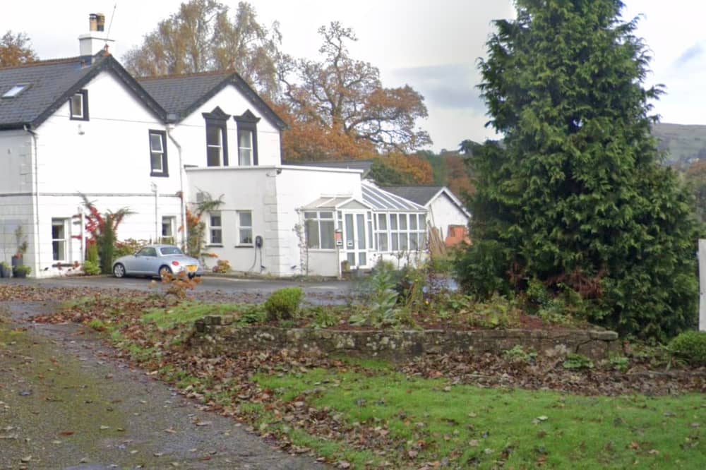 Plans to legitimise a beer garden at The White House Country Inn in Sennybridge have been lodged with BBNPA planners. Google Streetview.