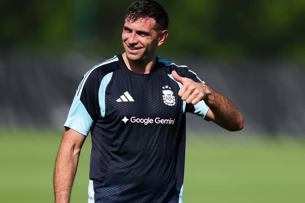 Emiliano Martinez during a training session