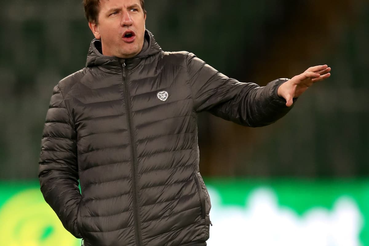 Daniel Stendel freut sich über den Sieg der Barnsley-Neuzugänge bei Leyton ...